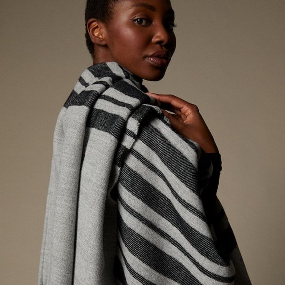 🍒 LOVE & LORE Variegated Stripe Wrap Poncho Soft Grey Heather O/S - Picture 2 of 8